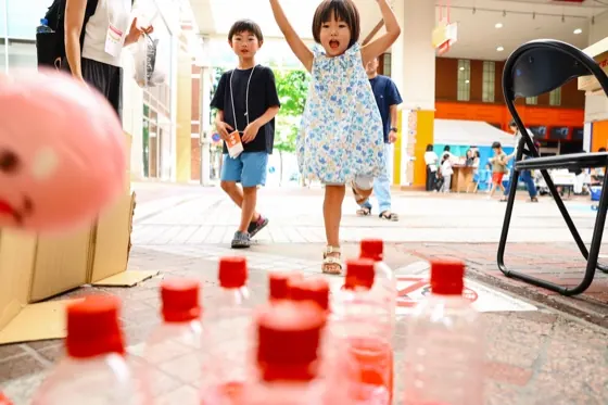 まちで遊ぶ子どもたち